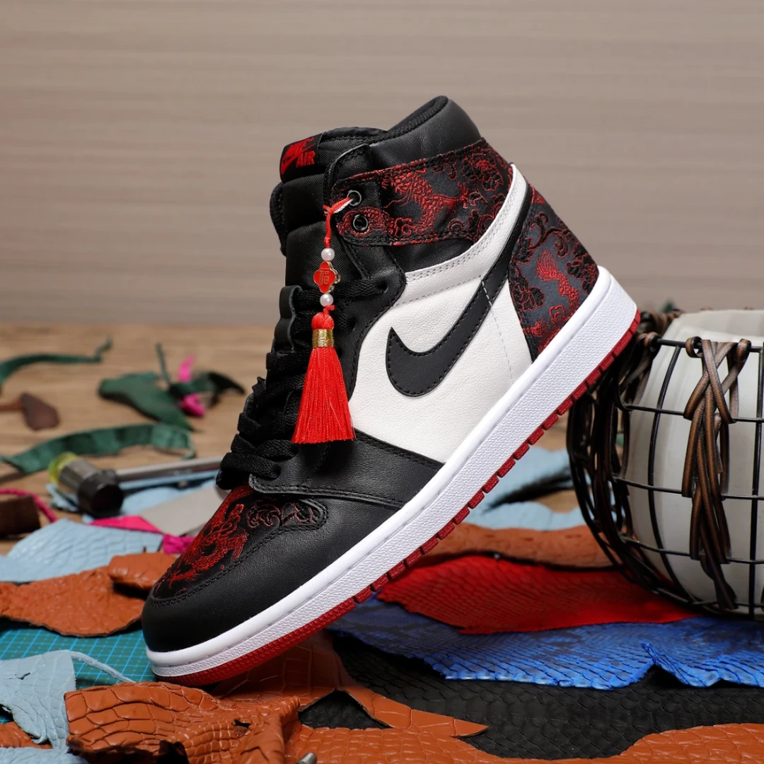 NIKE/耐克Air Jordan 1黑红刺绣龙纹国风情侣龙年潮鞋【定制球鞋】