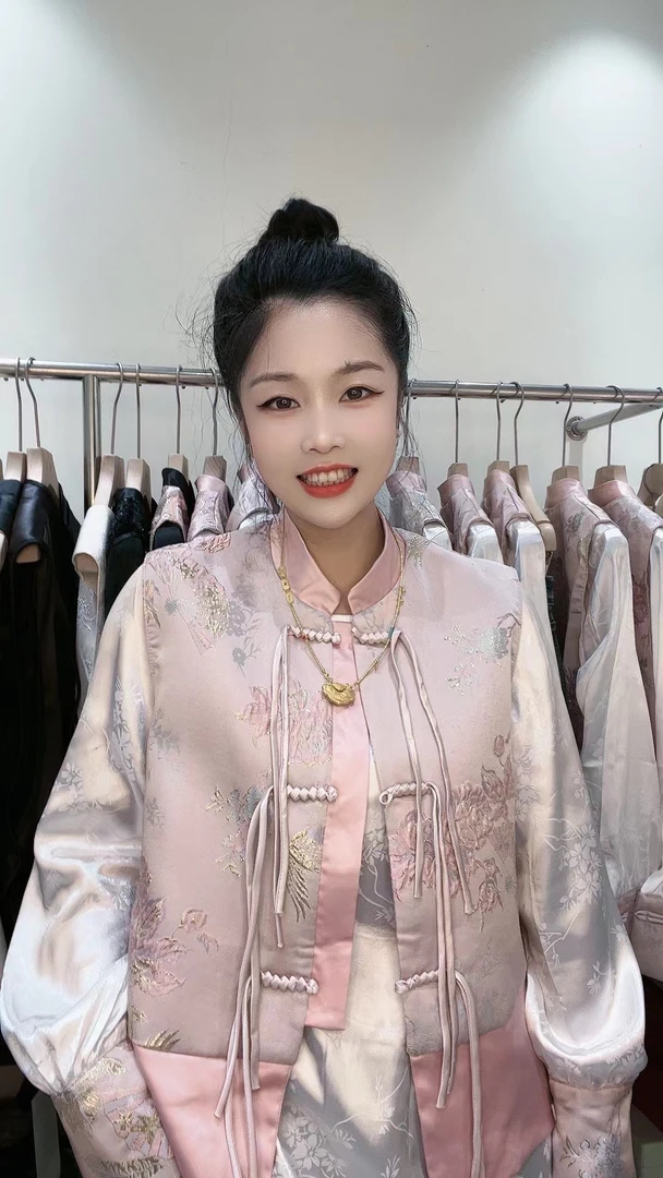 泰：依魅推荐上衣