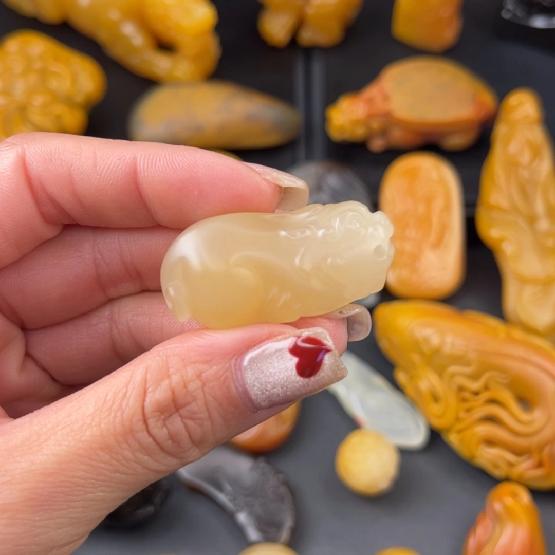 【闪购商品】石英质玉黄蜡石吊坠未镶嵌繁*