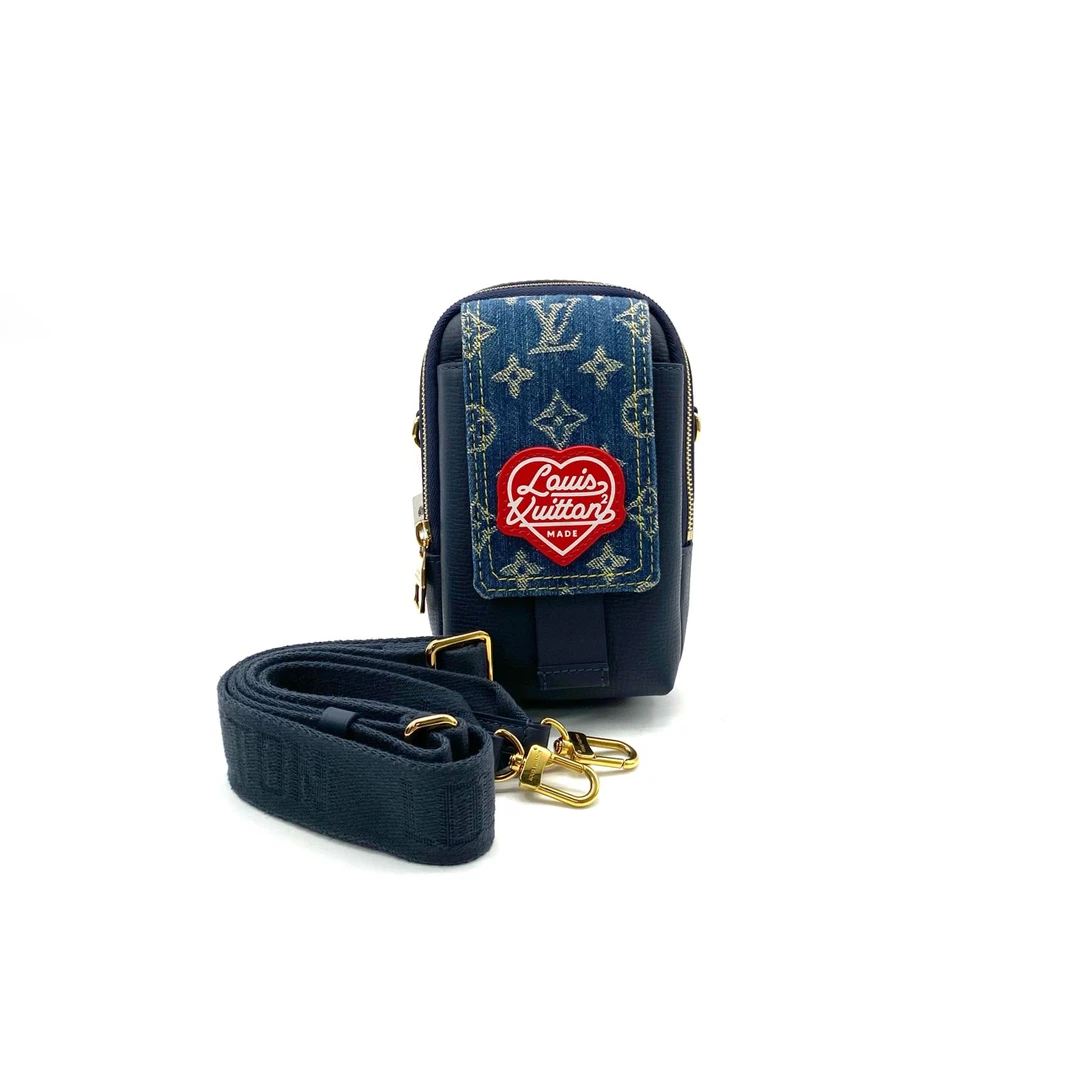 95新 LouisVuitton/路易威登 时尚nigo联名款斜挎手机包  尺10/18