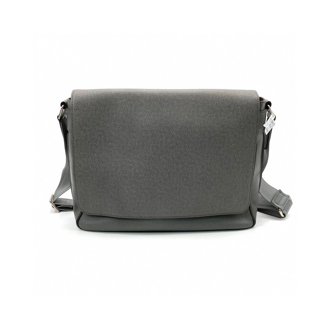 95新 LouisVuitton/路易威登 灰色翻盖单肩斜挎包尺寸32/25邮差包