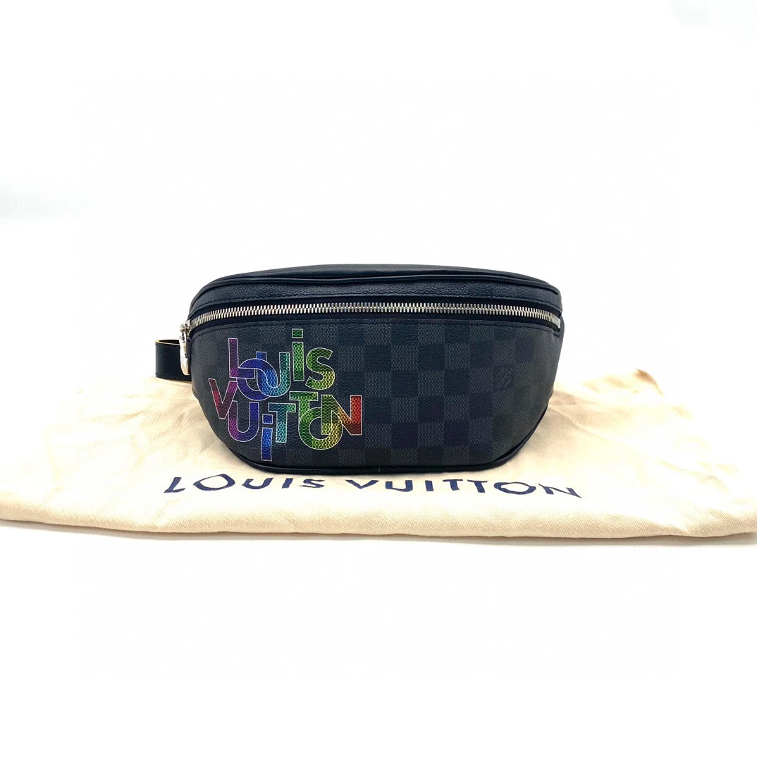 99新 LouisVuitton/路易威登 限量黑格bumbag胸包 26/13男士 包胸