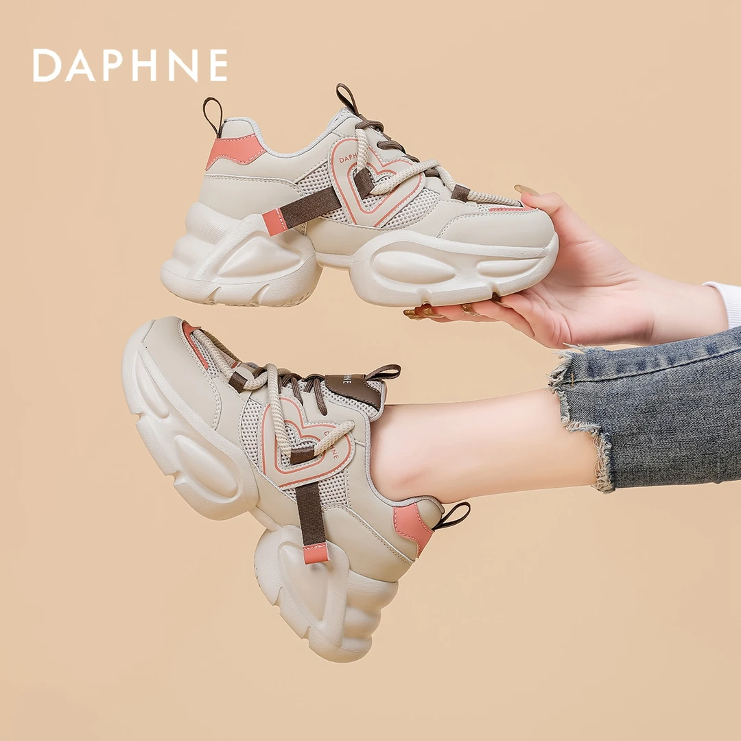 达芙妮女鞋时尚高端皮面透气软底老爹鞋女ins百搭厚底运动休闲鞋