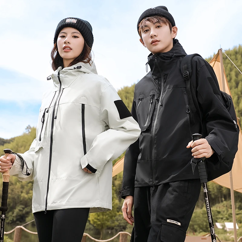 宽松情侣户外冲锋衣登山夹克防风防水外套男士春秋潮流连帽运动装