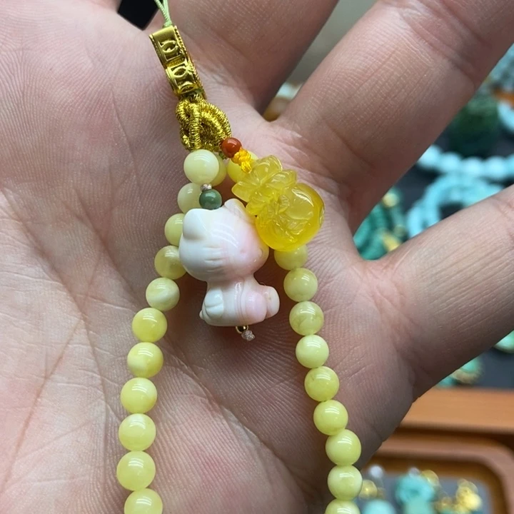 琥珀裸石未镶嵌配饰