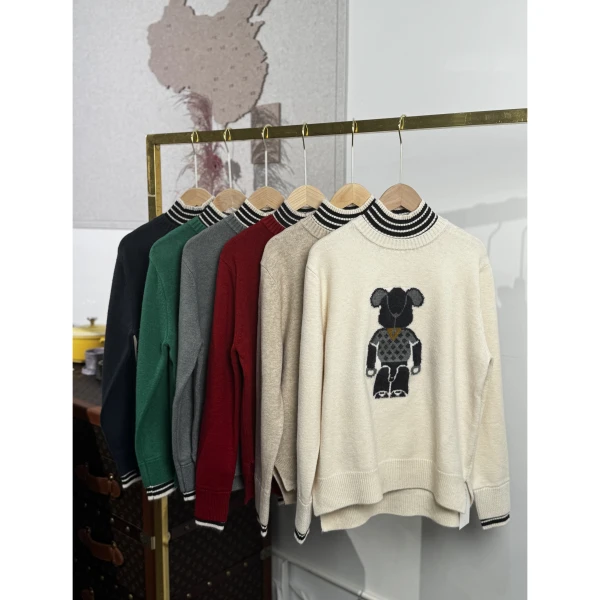 冬季上新~时尚简约卡通小熊设计款千绒纱毛衣 S9859