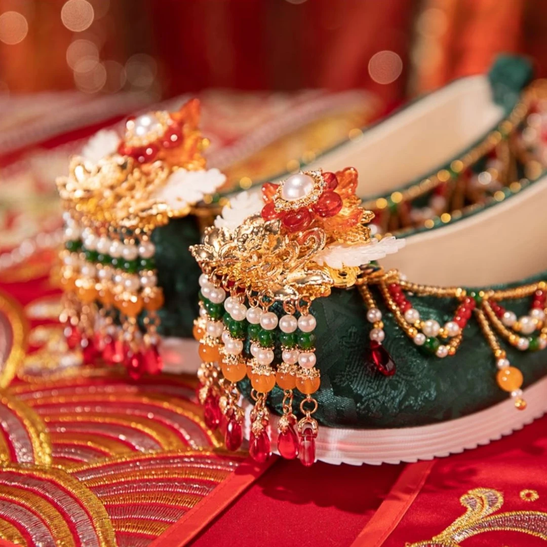 千艺2024新款原创重工中式秀禾婚鞋凤冠霞帔手工流苏古风绣花鞋