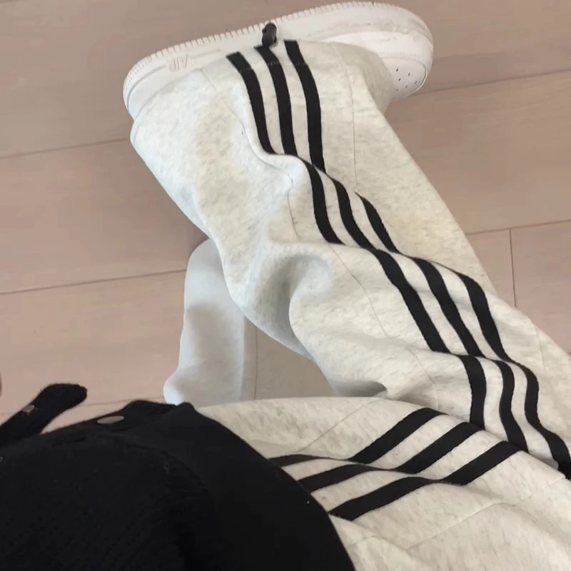 加绒白灰色条纹卫裤女春秋冬2024新款小个子阔腿直筒裤休闲运动裤