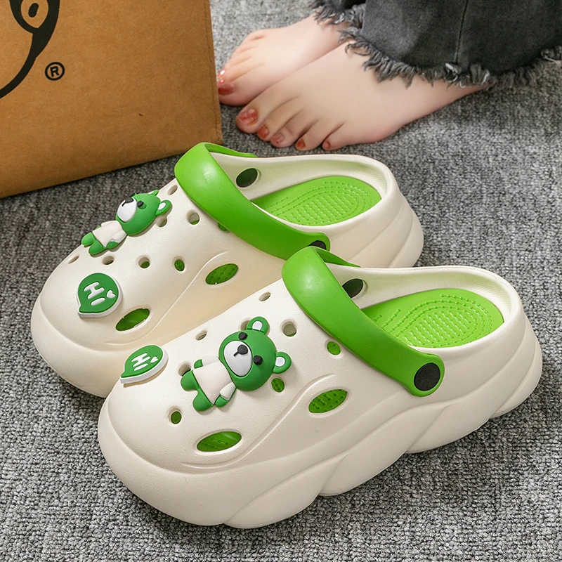 网红百搭洞洞鞋女夏季时尚外穿厚底防滑包头卡通可爱女士沙滩凉鞋