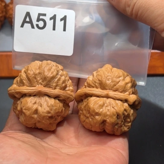 文玩核桃把件来***茶在一起的