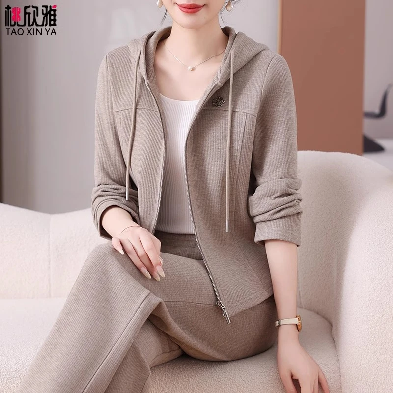 中年妈妈秋季套装2025新款中老年女装外套春秋洋气休闲卫衣两件套