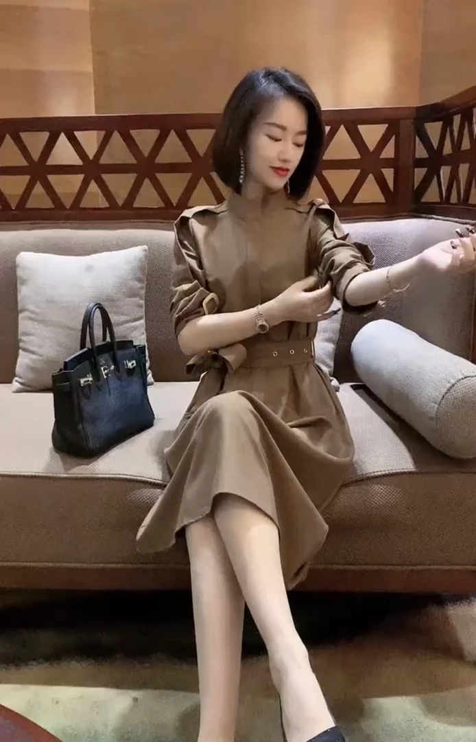 时尚拼接立领前拉链腰带款咖色宽松大长裙遮肉显瘦