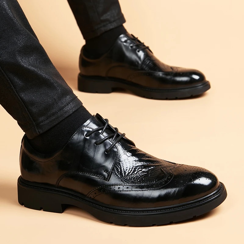 英伦风布洛克鞋男士商务正装休闲皮鞋软皮厚底尖头系带雕花男鞋子