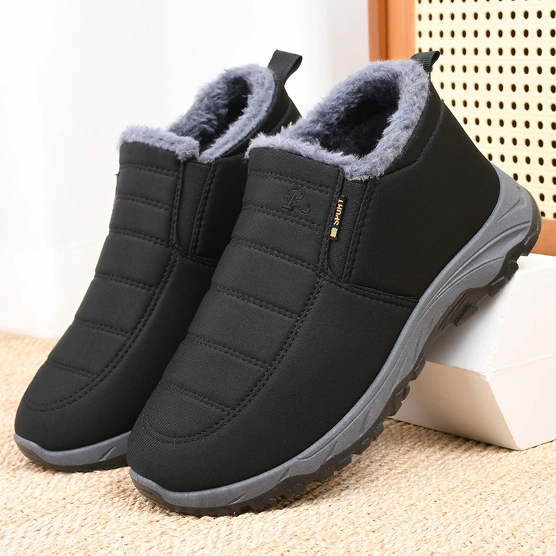 情侣款冬季新款加绒保暖男士雪地靴软底防滑一脚蹬中老年爸爸鞋