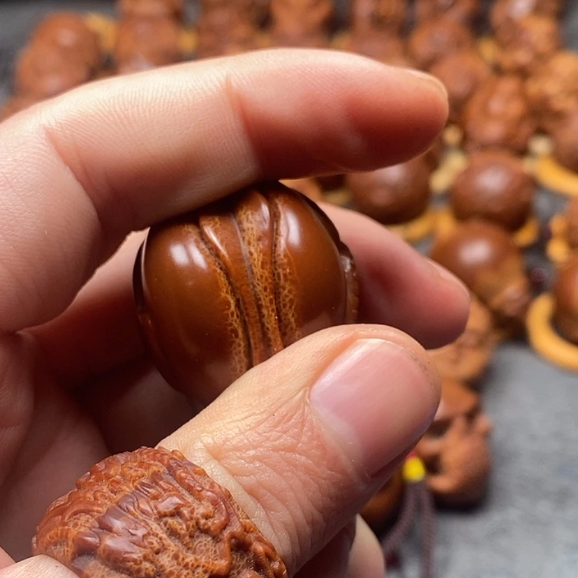 【闪购商品】橄榄核雕晨*