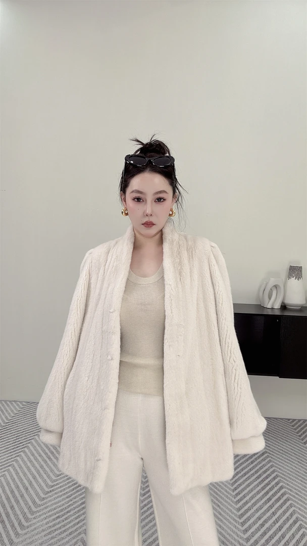 【Aura】N1-12简约V领进口整貂水貂女貂皮大衣年轻皮草外套