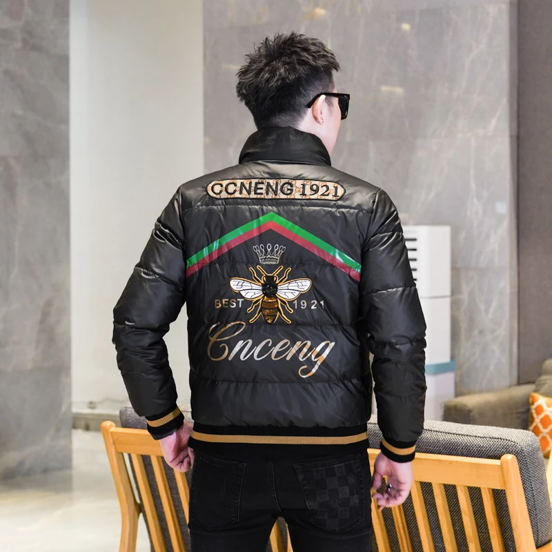 轻奢高端白鸭绒男士羽绒服冬季2025新款潮流立领刺绣加厚保暖外套