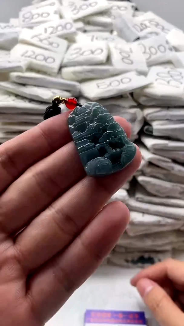 【闪购商品】翡翠颈饰未镶嵌小山水【品质一般介意慎拍】