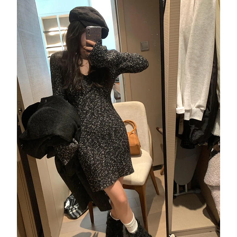 秋冬新款复古纯欲风V领长袖连衣裙辣妹收腰气质打底包臀针织裙女