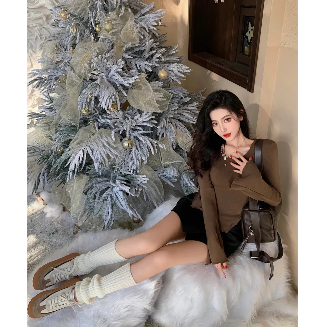 咖色修身u领喇叭袖T恤女秋冬内搭显瘦打底衫上衣女高腰半身短裙子