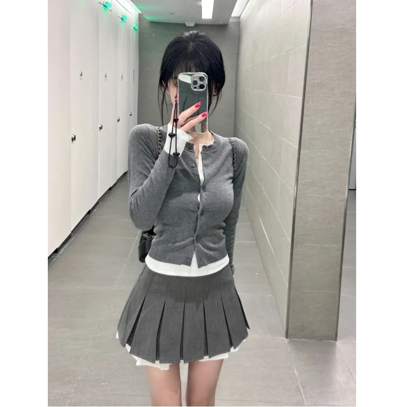 2024春季新款学院风穿搭女灰色针织开衫设计感拼接百褶短裙包臀裙