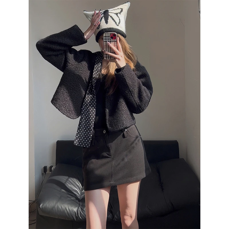 秋季新款简约通勤小个子穿搭短款长袖外套宽松百搭黑色休闲上衣女