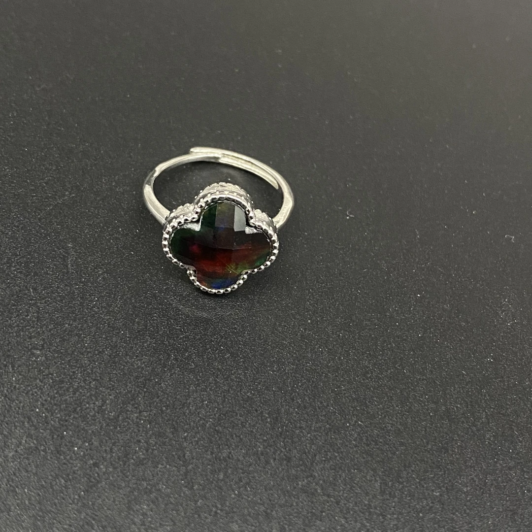 斑彩 四叶草 戒指 D305