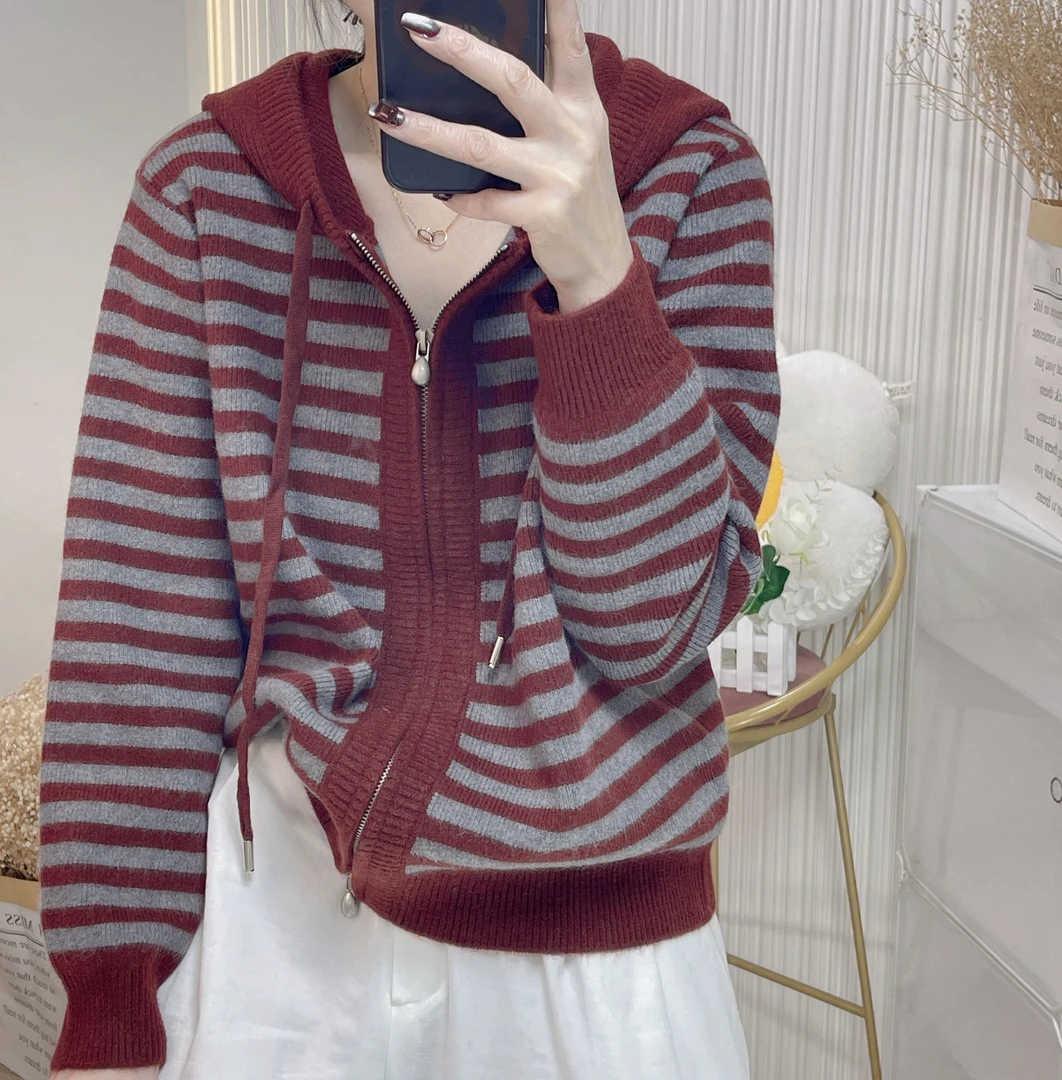 2024优米服饰秋款经典百搭时尚显瘦拉链横条毛衣开衫外套211275