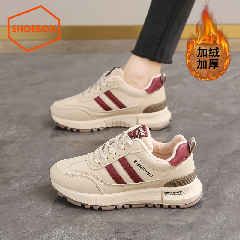 达芙妮旗下鞋柜踩屎感加绒运动鞋女款2024新款冬季跑步软底老爹鞋