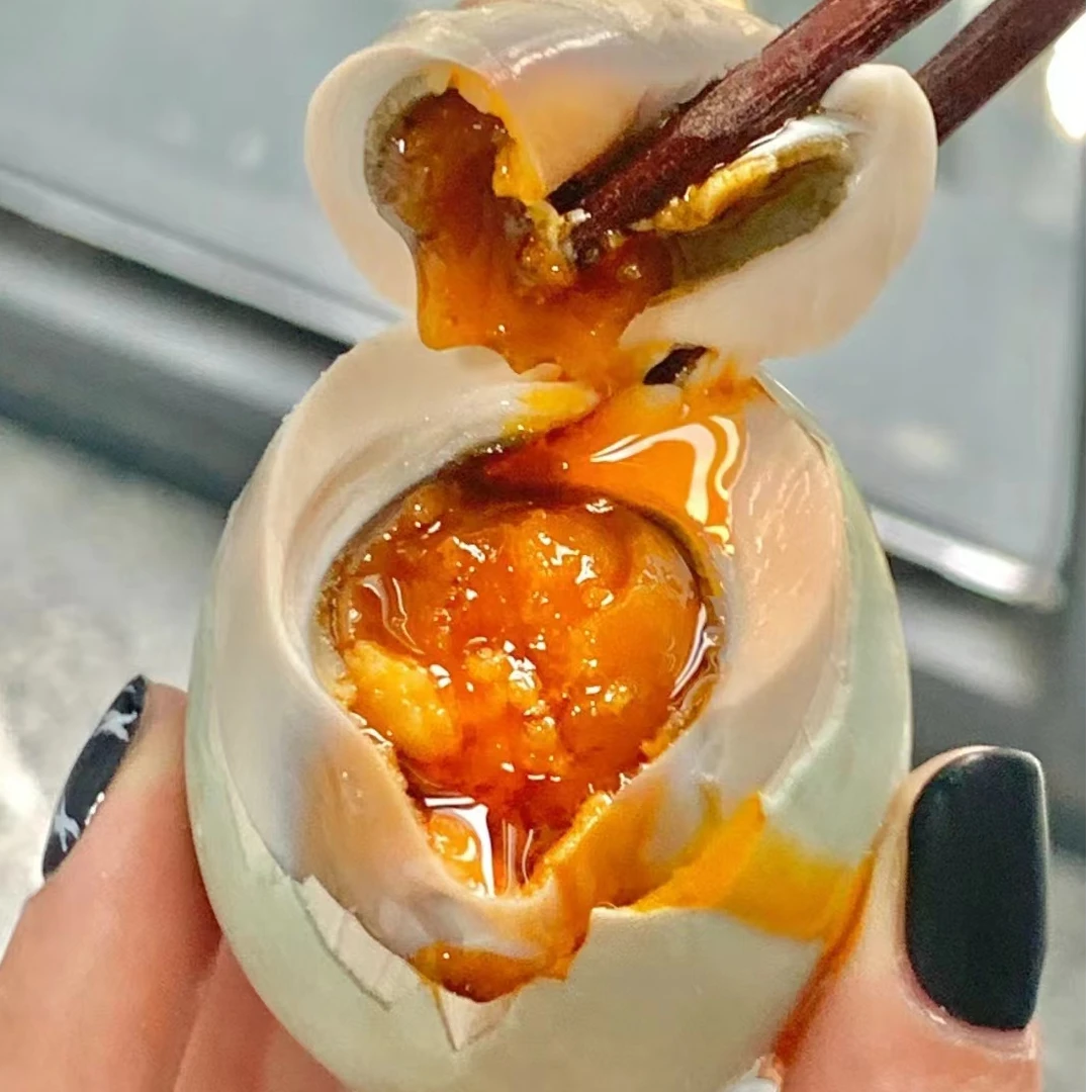 红茶香【这个鸭蛋不太咸】翻砂不流油的咸鸭蛋-介意勿拍