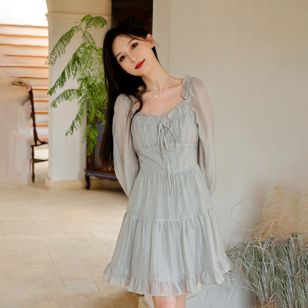 小镇姗姗 银河精灵~初秋连衣裙法式气质方领肌理感长袖收腰裙子