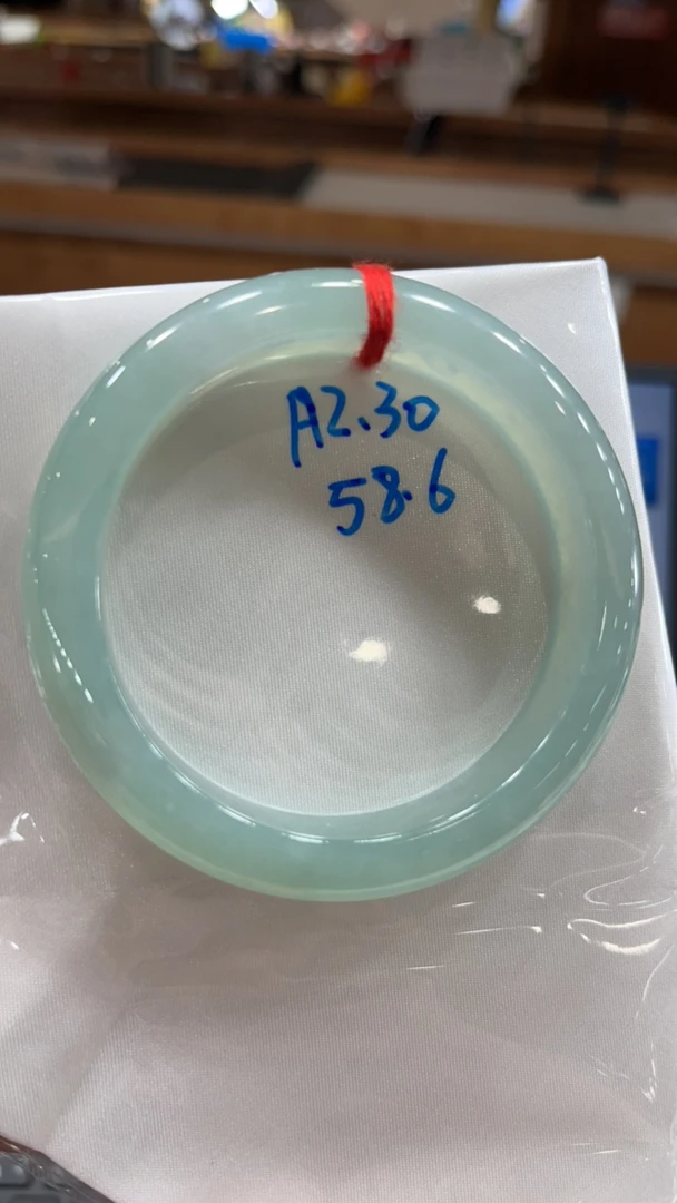 翡翠手镯正圈海蓝之谜