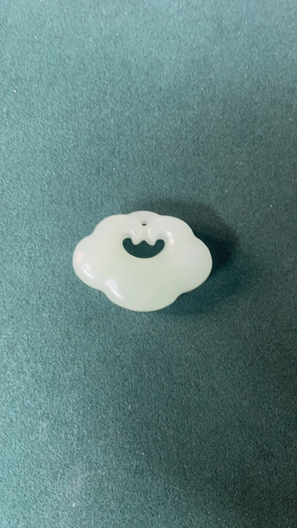 L525号翠青色小祥云吊坠