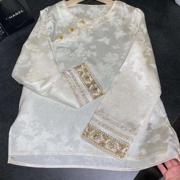 “回眸”花边刺绣提花圆领拼接显瘦气质百搭打底上衣