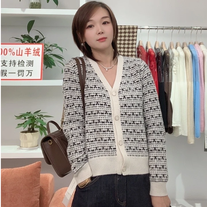 [100%阿尔巴斯幼崽山羊绒]2024秋冬小香风亮丝高工艺开衫