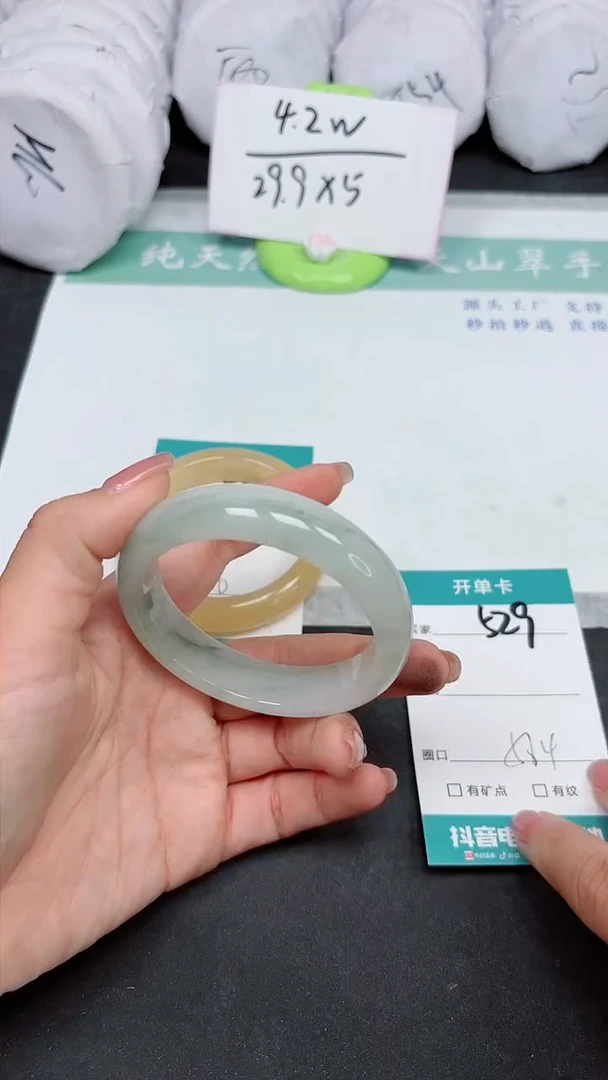 【闪购商品】石英质玉手镯未镶嵌A529