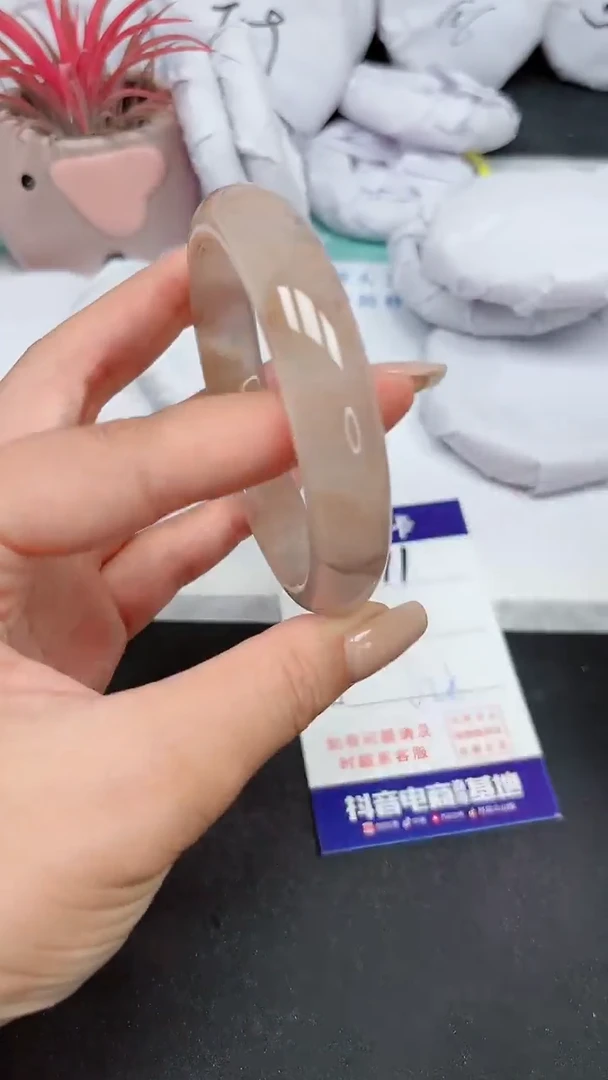 【闪购商品】石英质玉手镯未镶嵌A611