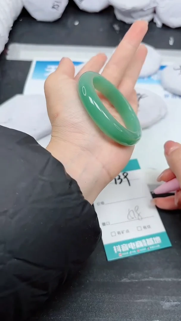 【闪购商品】石英质玉手镯未镶嵌A739