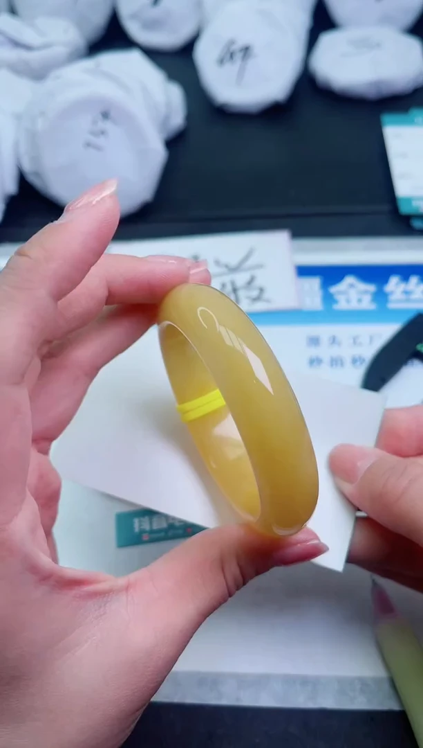 【闪购商品】石英质玉手镯未镶嵌268