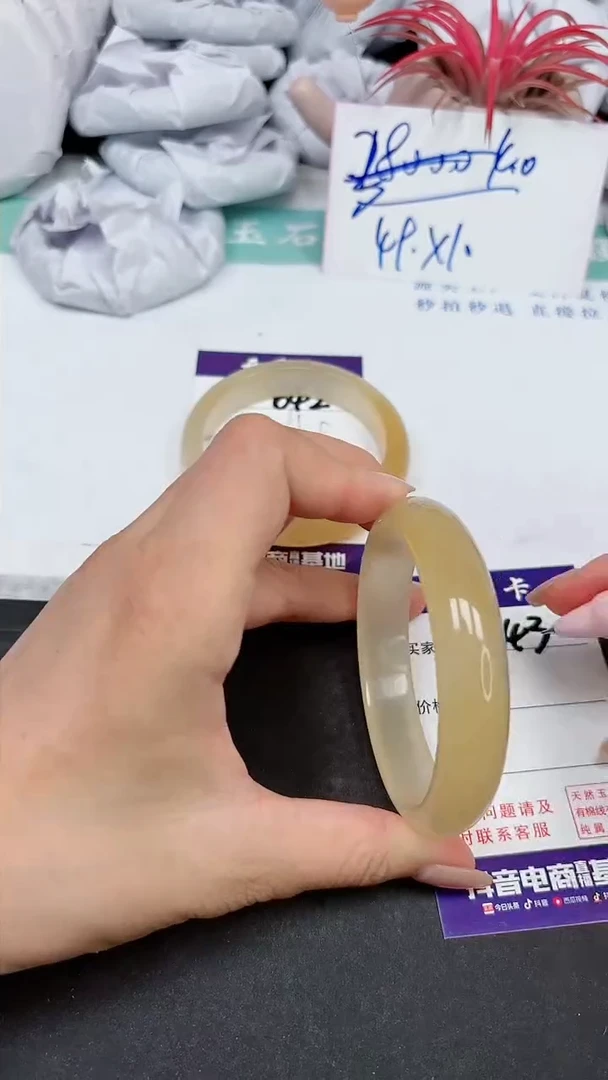 【闪购商品】石英质玉手镯未镶嵌A643