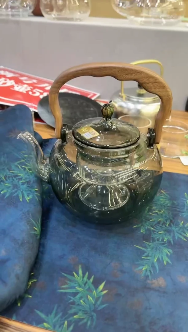 【闪购商品】烟灰色山雅玻璃壶一个