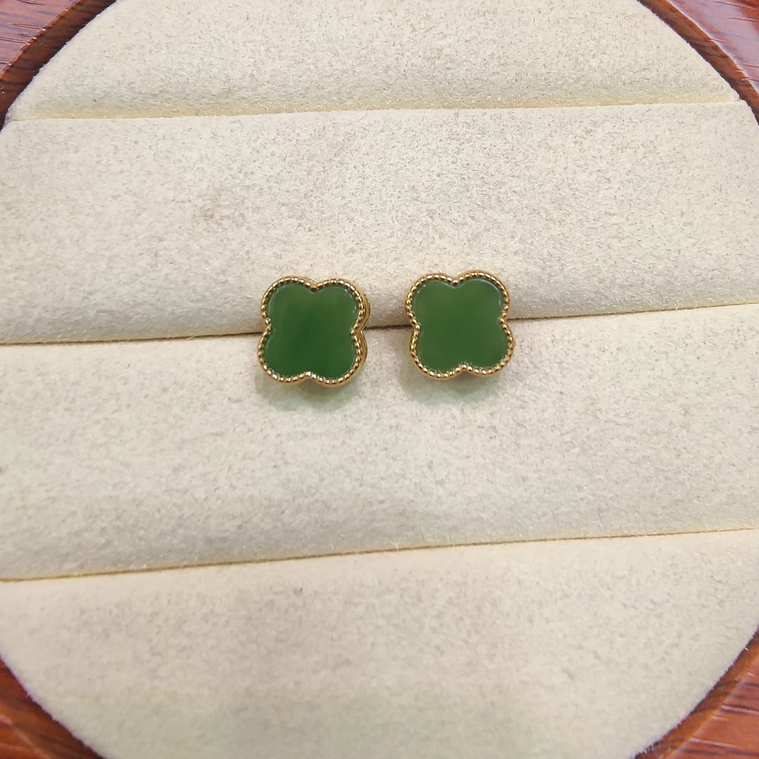 s925银镀金和田玉碧玉四叶草简约气质款耳钉多样性发货