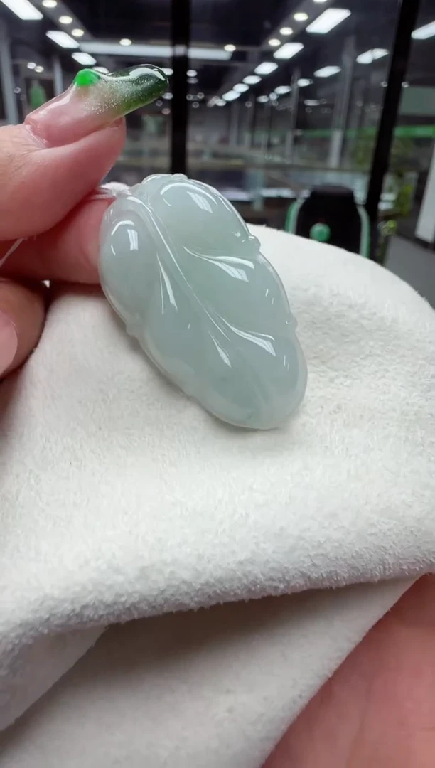 【闪购商品】翡翠颈饰未镶嵌叶子