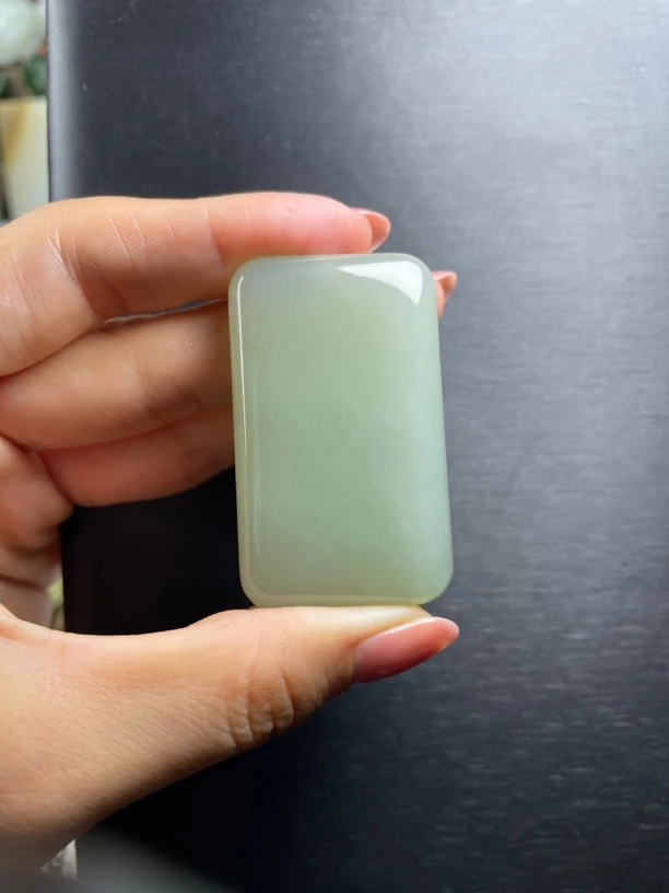 和田玉冰晴水无事牌，三五牌，老熟油糯饱满圆润细微结构，净重38g