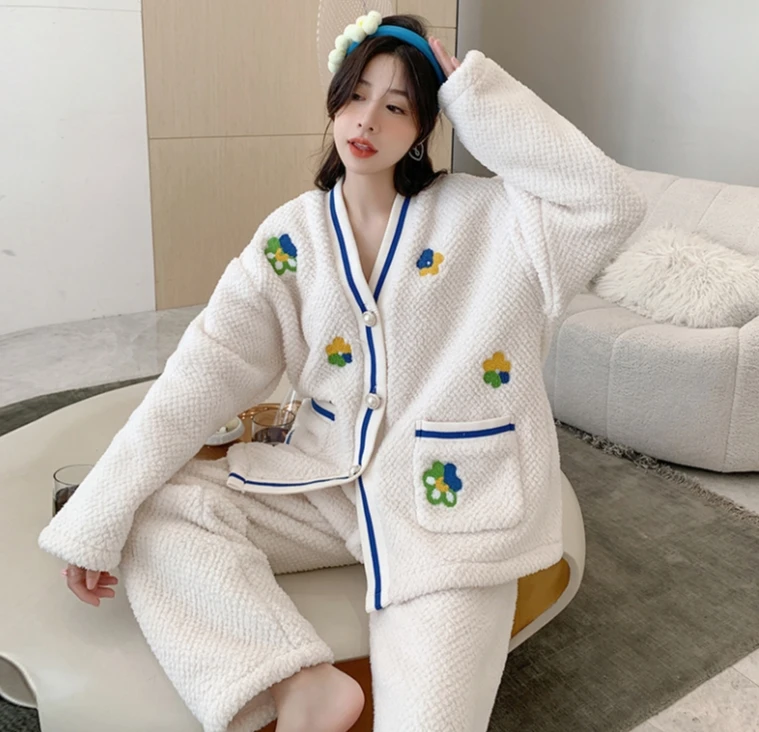 2025年新款洋气睡衣女冬季加绒加厚套装休闲舒适保暖家居服