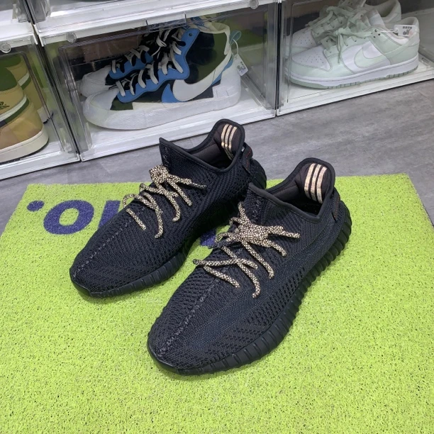 捡漏45码Yeezy350黑天使95新配盒鞋带非原装1099秒杀球鞋