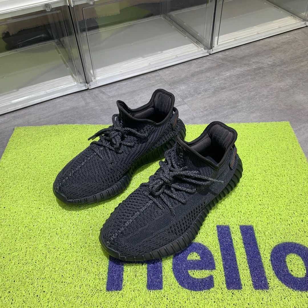 捡漏41码 yeezy350v2黑天使 95新配盒 1199秒杀球鞋