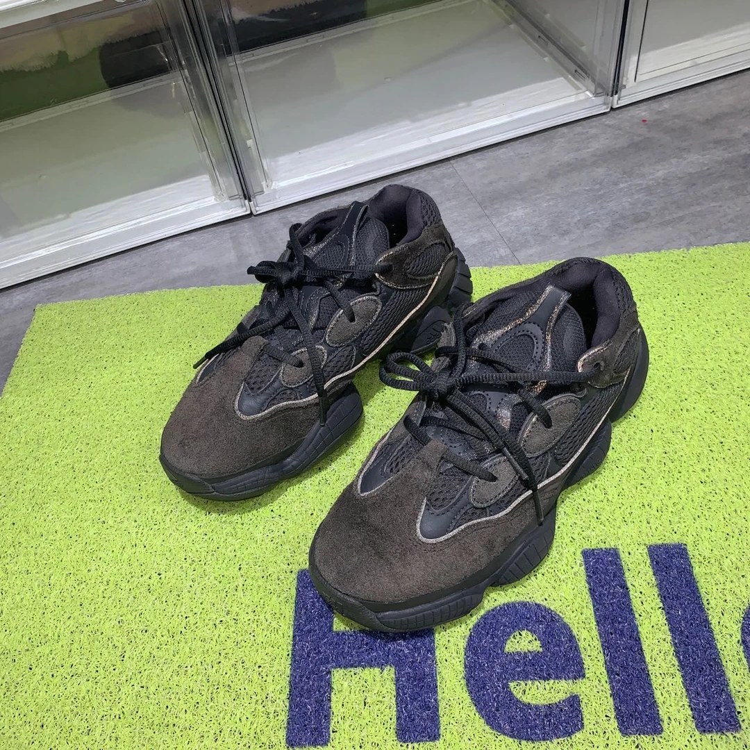 捡漏39码 yeezy500黑武士 95新配盒 799秒杀球鞋