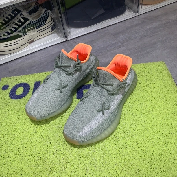 捡漏44码Yeezy350哈密瓜95新配盒899秒杀球鞋