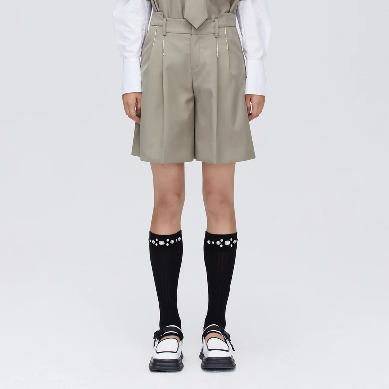 REVAN芮范春季趣味订钻条宽松休闲短裤O11306094